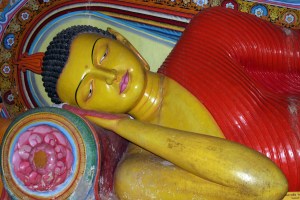 100-reclining-buddha-in-isurumuniya-vihara-anuradhapura